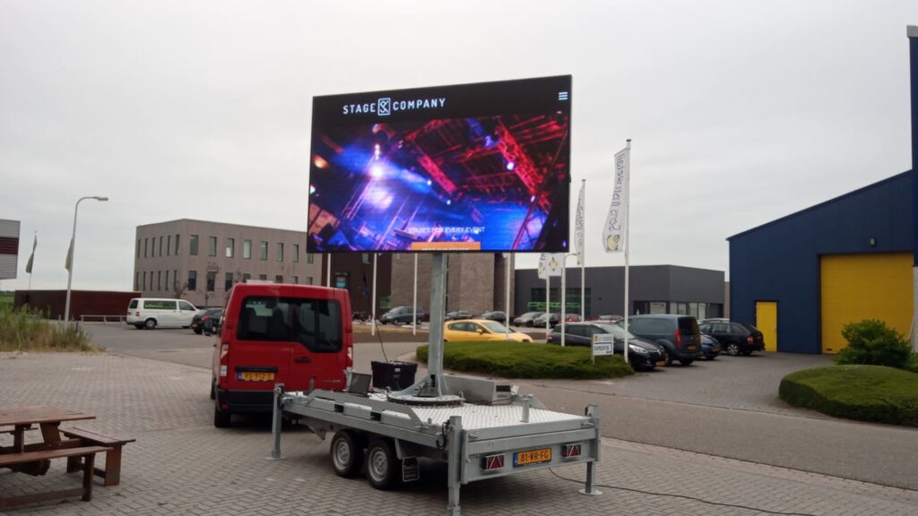 Ledscherm op aanhangwagen